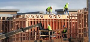 Read more about the article U.S. Construction Boom Drives Down Rents and Enhances Perks for Renters