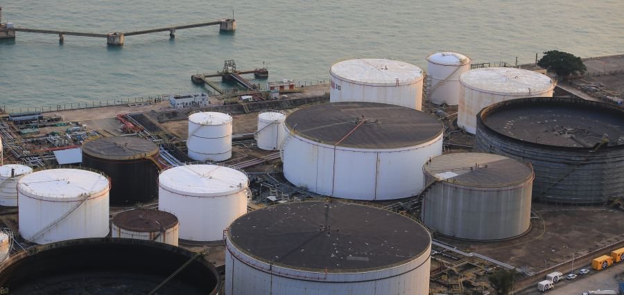 China’s Oil Majors Signal Declining Demand Amid Economic Slowdown and Greener Alternatives